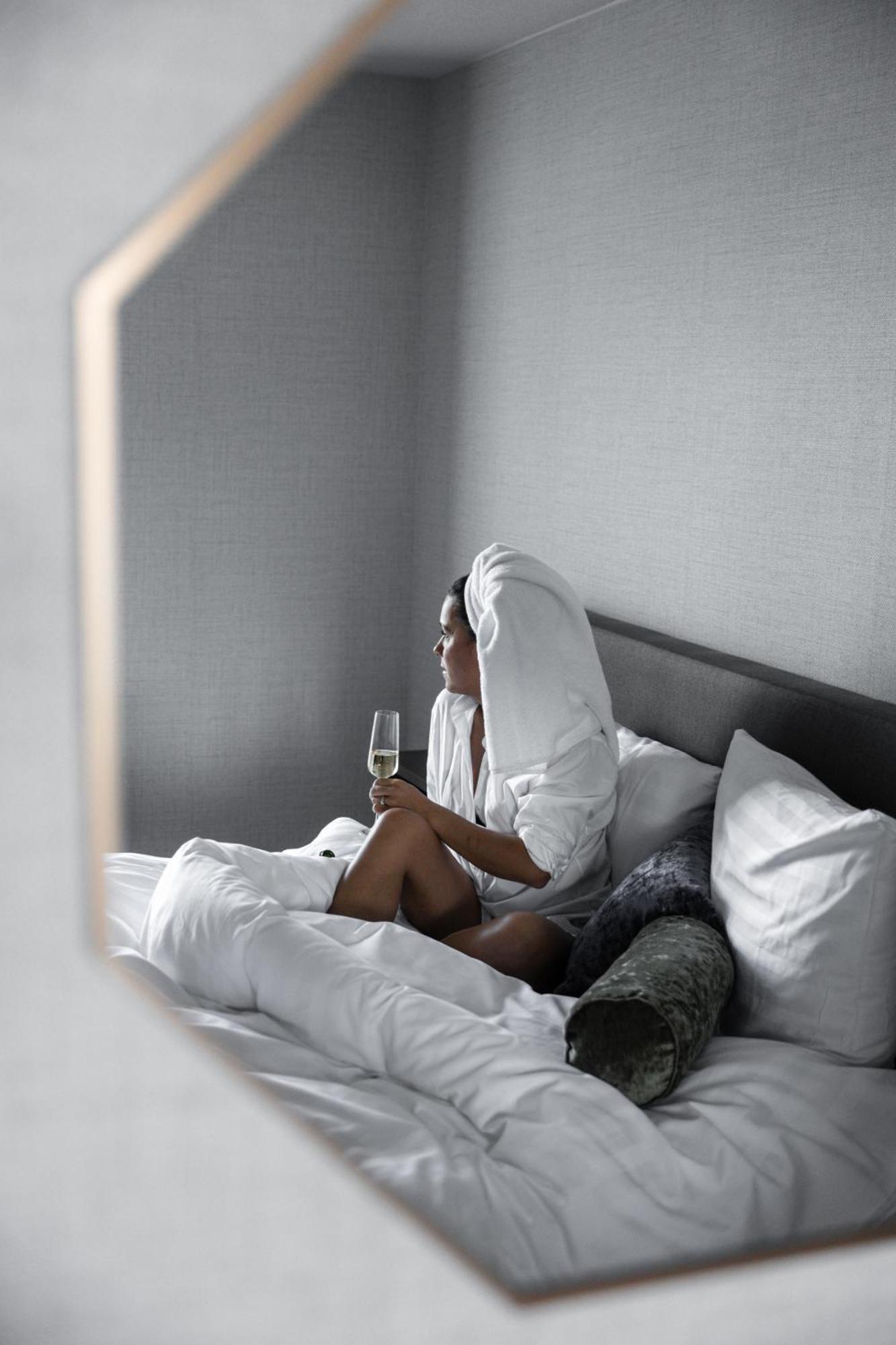 Hotel Twenty-Three Amsterdam Airport โฮฟด์ดอร์ป ภายนอก รูปภาพ