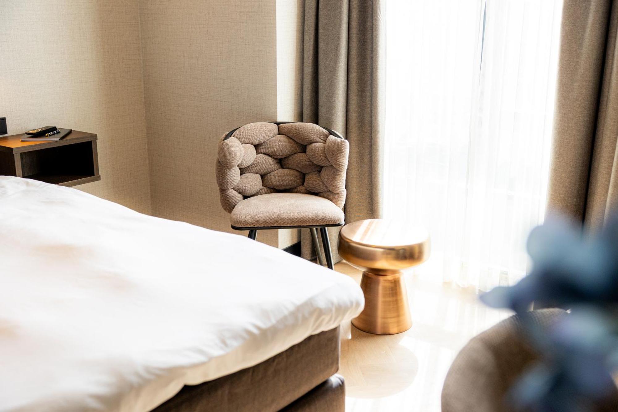 Hotel Twenty-Three Amsterdam Airport โฮฟด์ดอร์ป ภายนอก รูปภาพ