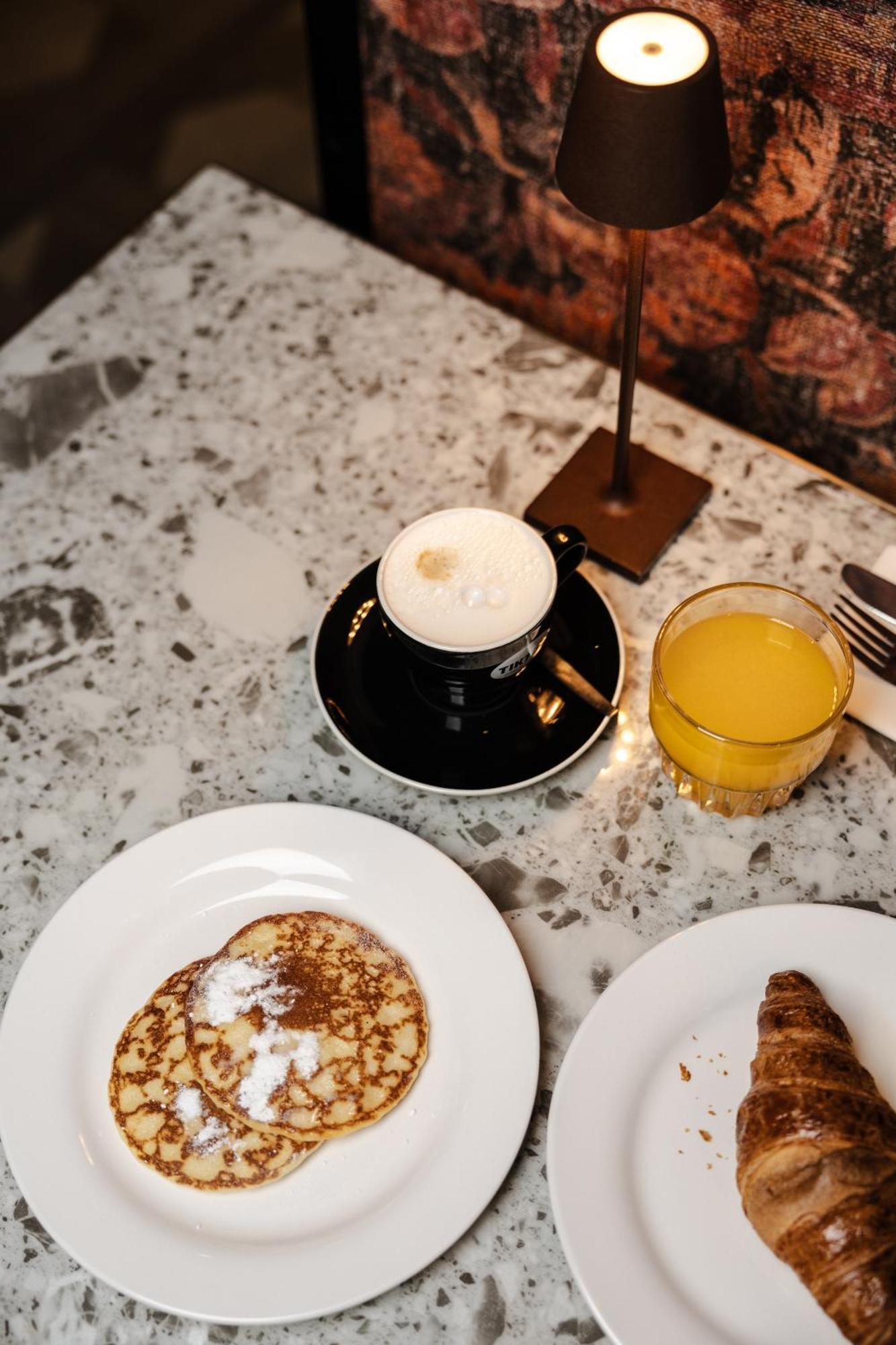 Hotel Twenty-Three Amsterdam Airport โฮฟด์ดอร์ป ภายนอก รูปภาพ