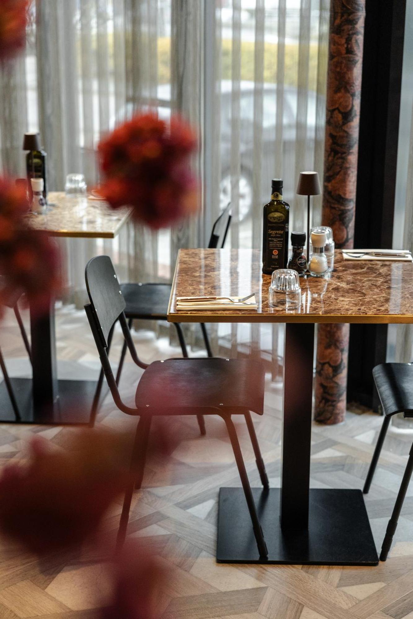 Hotel Twenty-Three Amsterdam Airport โฮฟด์ดอร์ป ภายนอก รูปภาพ